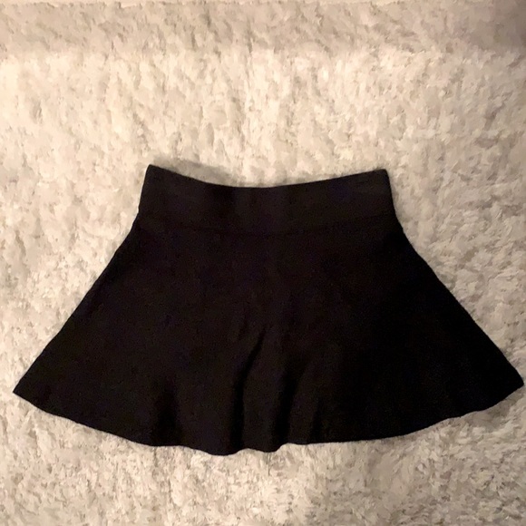 Aritzia skirt ✨ - Picture 3 of 4